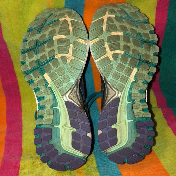 Brooks GTS - 16th edition. (Used) - Picture 2 of 5